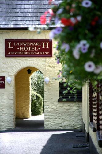 Llanwenarth Hotel And Riverside Restaurant Abergavenny Eksteriør billede